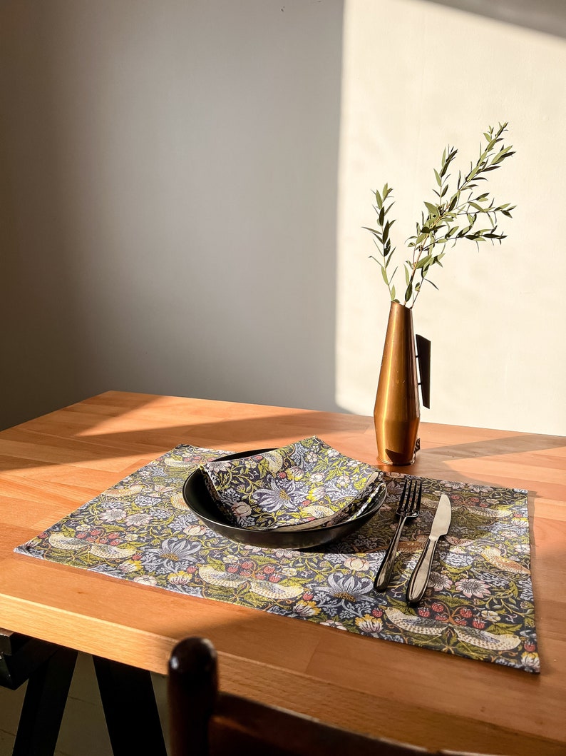 Tischsets Erdbeerdieb“ aus Leinen Tischdekoration mit botanischem Print, 32 x 48 cm