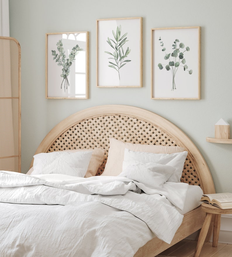 Minimalistische Wanddekoration, 3er-Set Kunstdrucke mit Eukalyptus und Olivenzweigen in Hellgrün