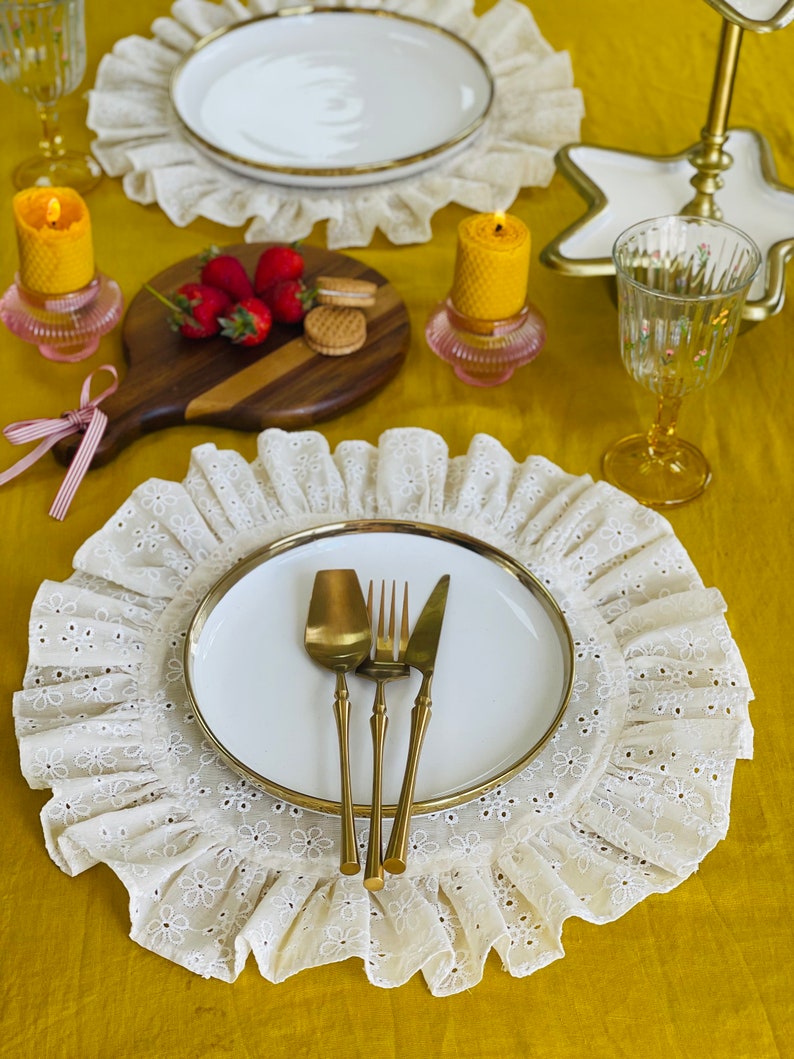 Rundes Platzset aus französischer Spitze mit Rüschen, cremefarben, 38 cm