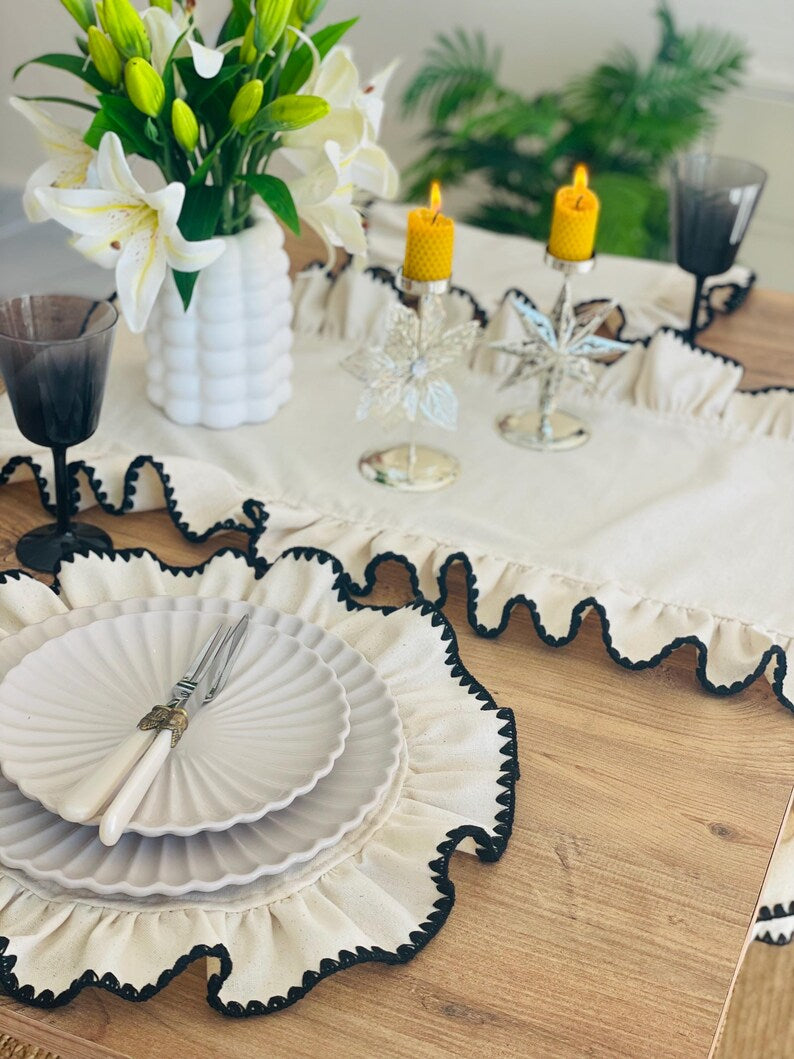 Runde Leinen-Platzsets mit Rüschen, 38 cm, cremefarben, Boho-Tischdeko