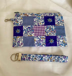Handgefertigte Patchwork-Tasche mit handgestickten Blumen und Stoffen