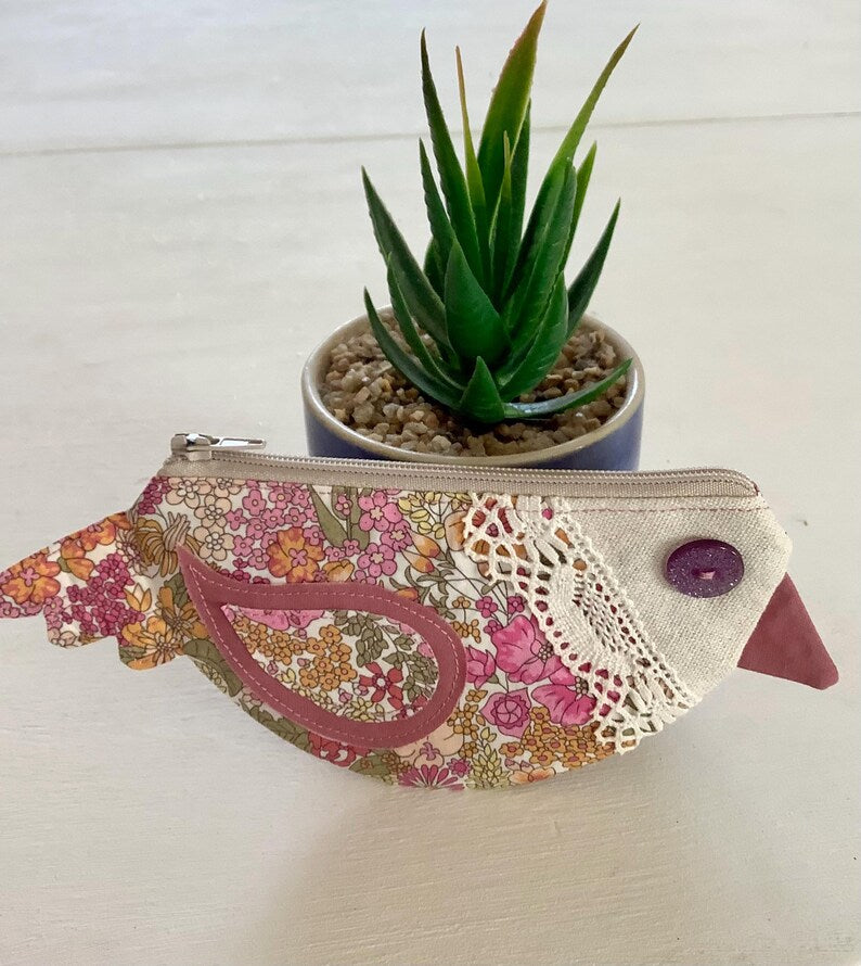 Liberty London Vogel-Geldbörse aus Baumwolle, handgefertigte Reißverschlusstasche, 8 cm hoch