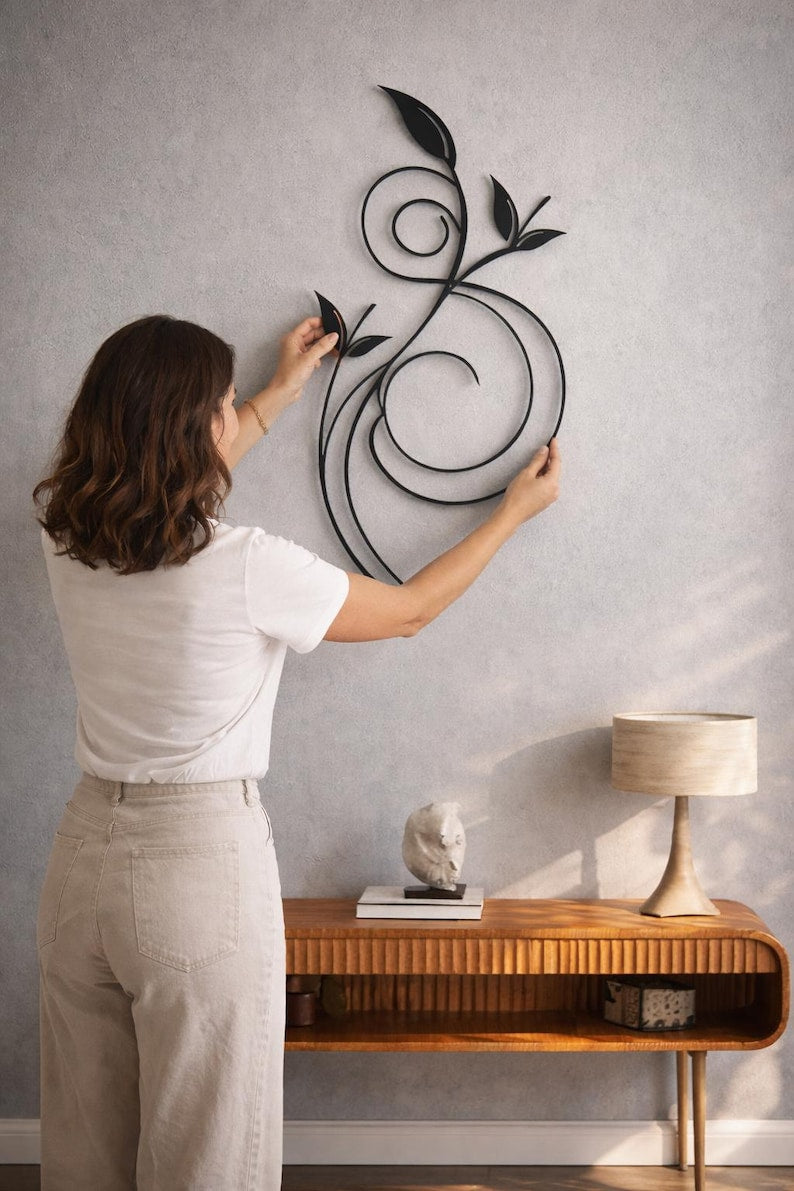 Luxuriöse minimalistische Metall-Wandkunst – botanische Blatt- und Rankenskulptur, moderne abstrakte Wanddekoration
