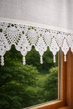 Handgefertigte Scheibengardine mit Häkelspitze im Landhausstil, Baumwolle, Höhe 40 cm
