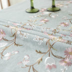 Bestickte Leinen-Baumwoll-Tischdecke mit botanischem Motiv und Quastenrändern