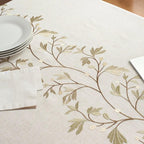 Bestickte Leinen-Baumwoll-Tischdecke mit botanischem Motiv und Quastenrändern