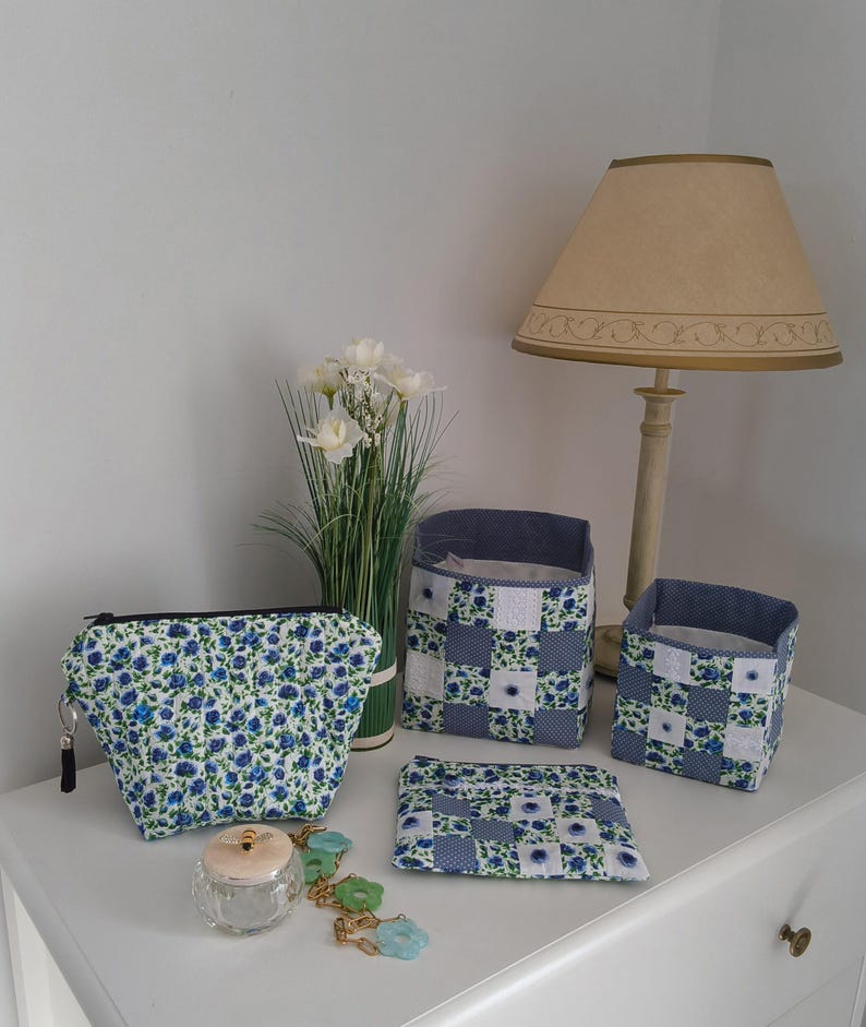 Patchwork-Aufbewahrungskorb aus Stoff, gefüttert, mit Rosenstickerei und Spitze