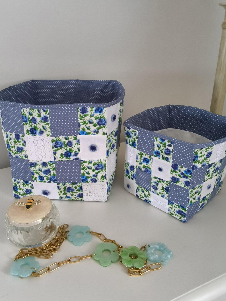 Patchwork-Aufbewahrungskorb aus Stoff, gefüttert, mit Rosenstickerei und Spitze