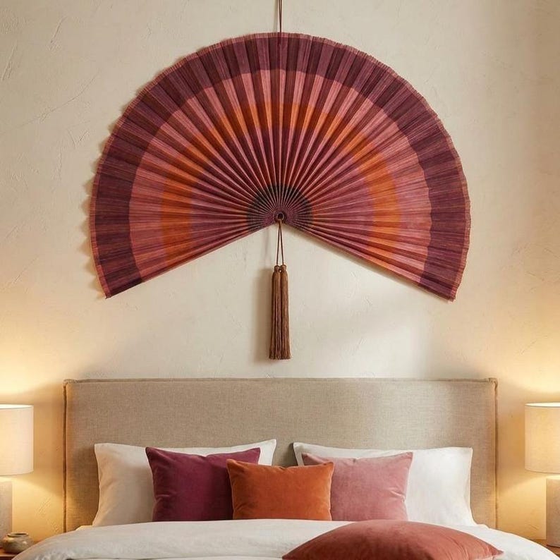 Altrosa Boho Wandfächer aus Bambus, großer handgefertigter Wandbehang für Schlafzimmer