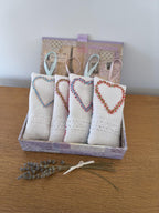 Handbestickte Lavendelsäckchen im 2er-Set aus Stoff, je ca. 14 cm x 7 cm