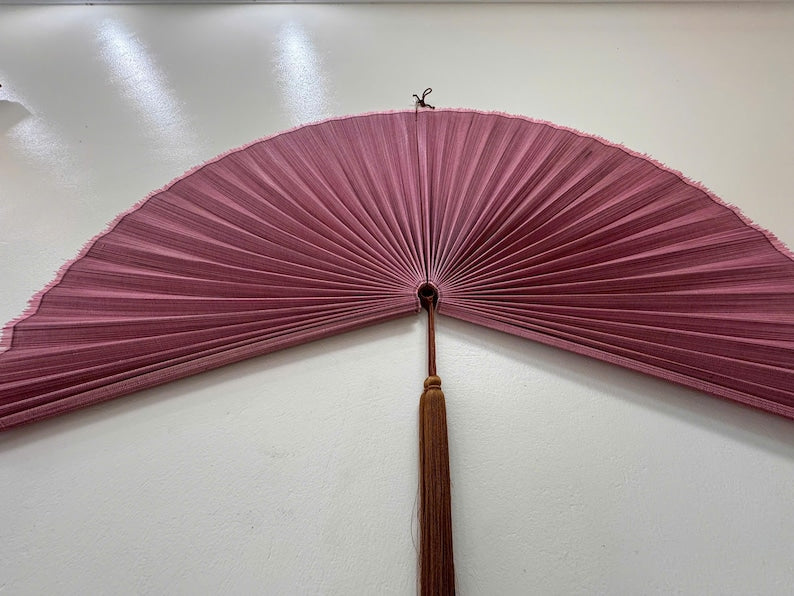 Altrosa Boho Wandfächer aus Bambus, großer handgefertigter Wandbehang für Schlafzimmer