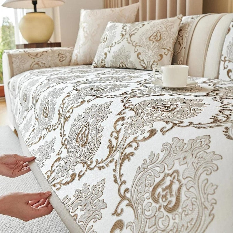 Luxuriöser Jacquard-Sofabezug aus weichem Polyester mit rutschfester Unterseite