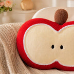 Apfel-Plüschkissen, apfelscheibenförmiges Kuschelkissen aus weichem Teddy-Samtstoff, rot-cremefarben