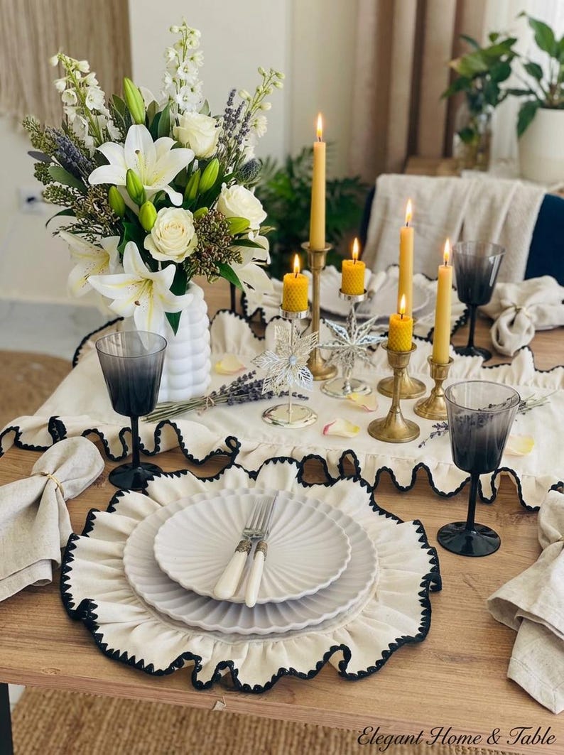 Runde Leinen-Platzsets mit Rüschen, 38 cm, cremefarben, Boho-Tischdeko
