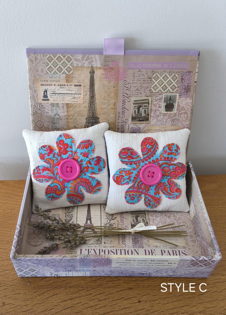 2er-Set Lavendelsäckchen aus Vintage-Leinen und Stoff mit Applikationsblume und Knopf, 9 x 9 cm