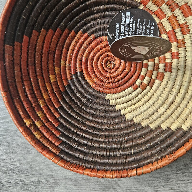 Handgewebter Wandkorb 20 cm, Boho-Wanddekoration in Terrakotta, Rostrot und Naturcreme