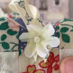 Vintage Patchwork-Lavendelherzen 2er Set mit Seidenblumen und Bandschlaufen, handgefertigt